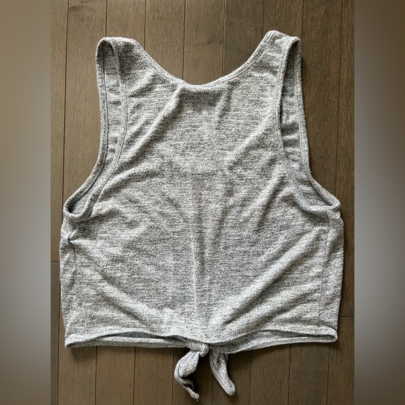 Wilfred Aritzia grey crop/tie-top size large - Picture 3 of 3
